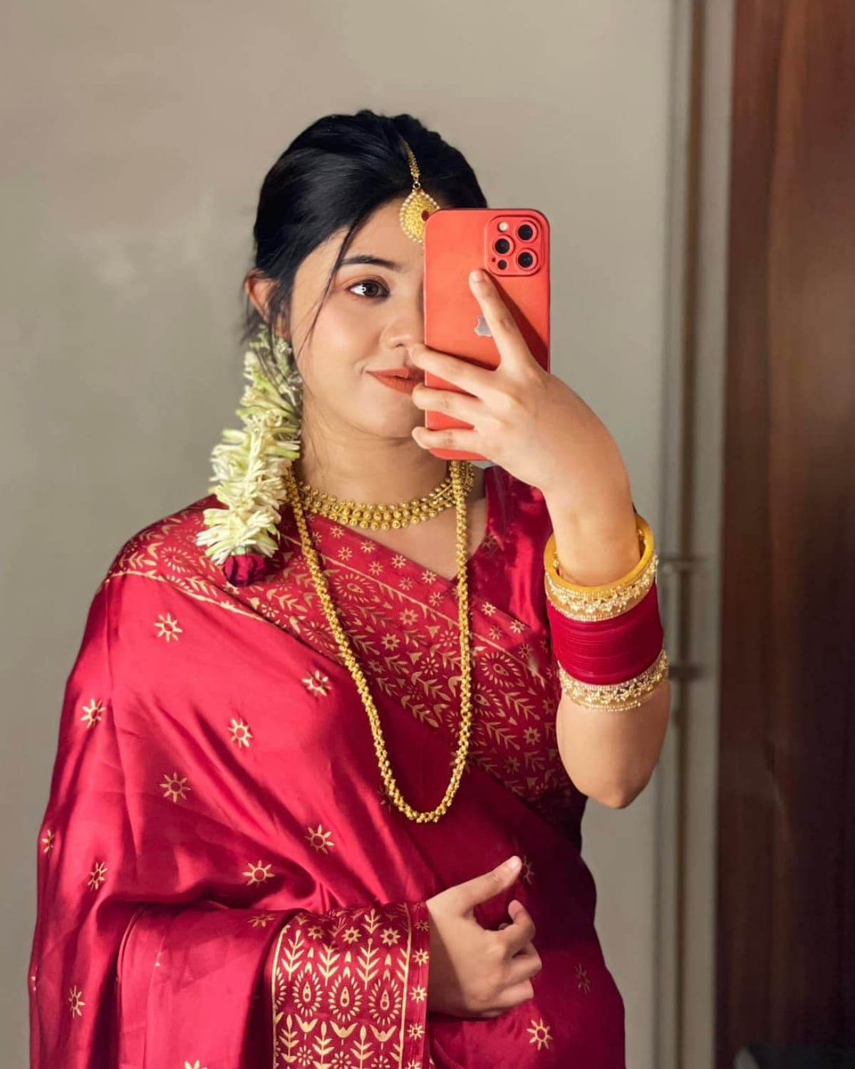 একটি লাভকার্ড ও প্রিমিয়াম বক্স ফ্রী