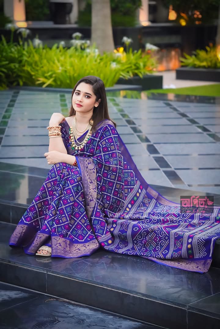 একটি লাভকার্ড ও প্রিমিয়াম বক্স ফ্রী