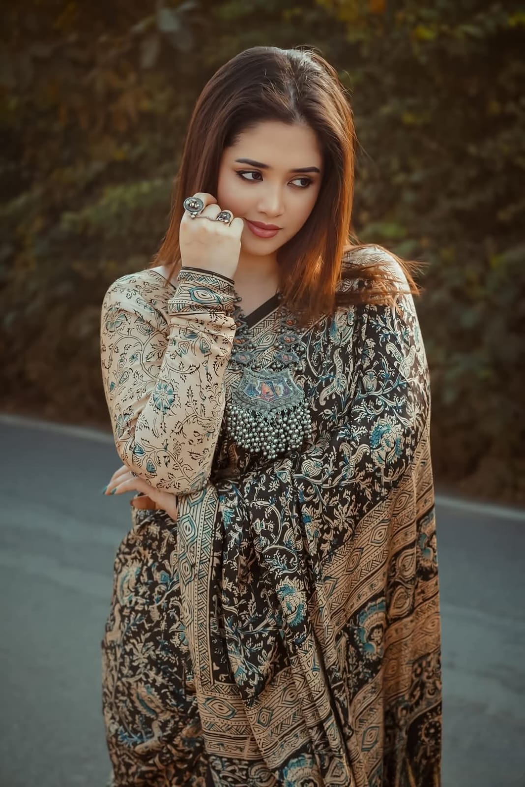 ✅ প্রতিটি শাড়ী চেক করে নেওয়ার সুবিধা