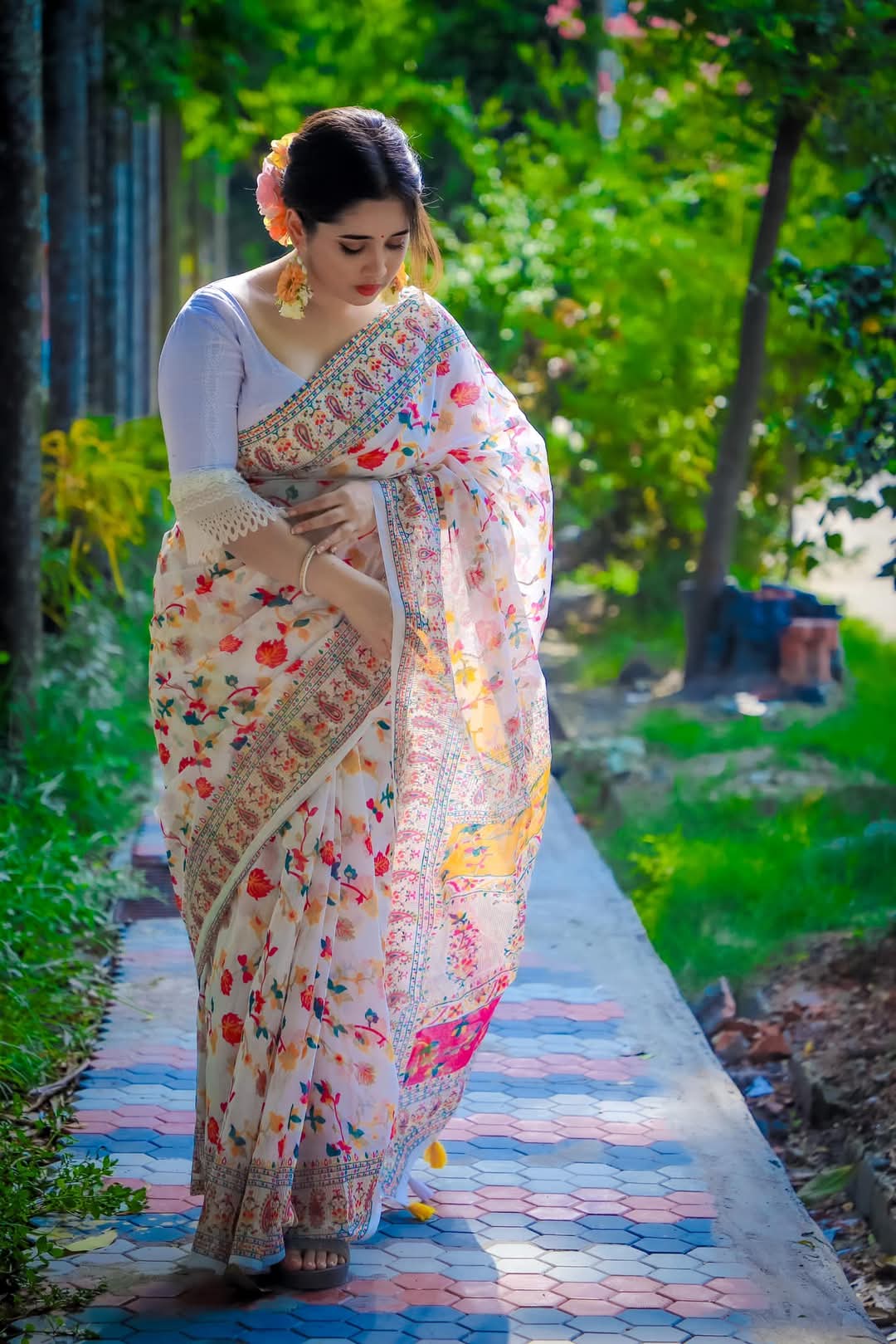 ✅ প্রতিটি শাড়ী চেক করে নেওয়ার সুবিধা