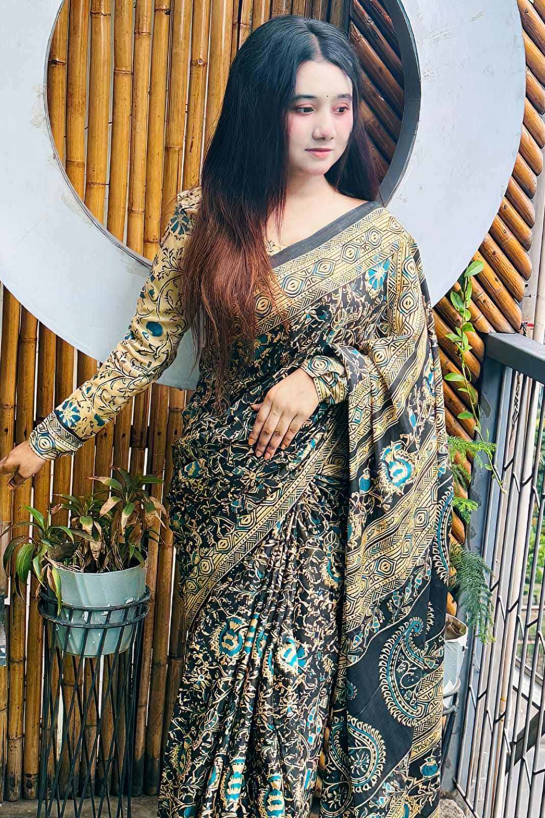 ✅ প্রতিটি শাড়ী চেক করে নেওয়ার সুবিধা