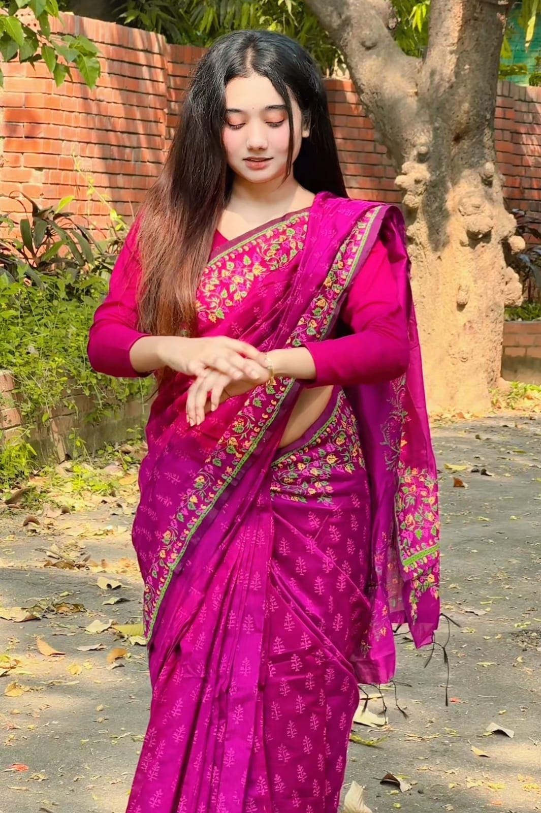 ✅ প্রতিটি শাড়ী চেক করে নেওয়ার সুবিধা